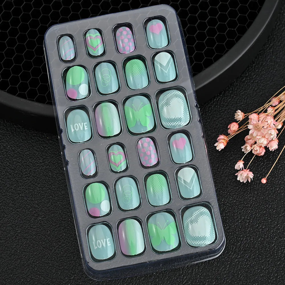 24 Pçs/caixa Unhas infantis para meninas, padrão de desenho animado, unhas postiças fofas para crianças, pontas de unhas falsas kawaii acrílicas artificiais de pressão na unha + ferramenta